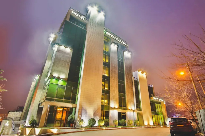 Capitol Hotel by umbrella