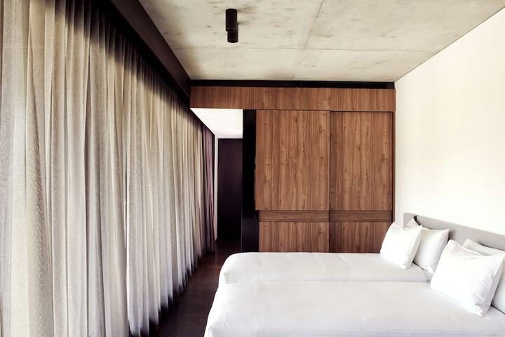 Room 28 of 60
