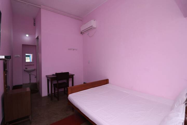 Room 9 of 17