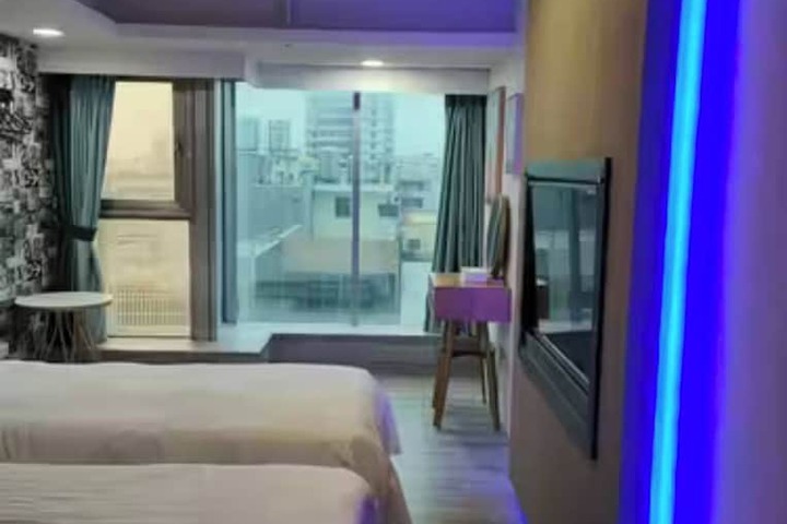 Room 64 of 81