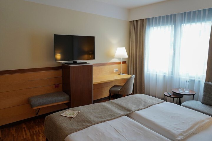 Room 30 of 101