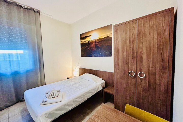 Room 4 of 20