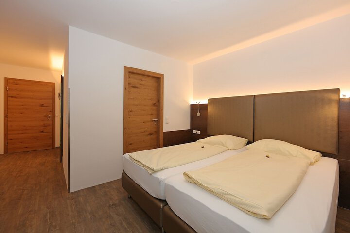 Room 10 of 64