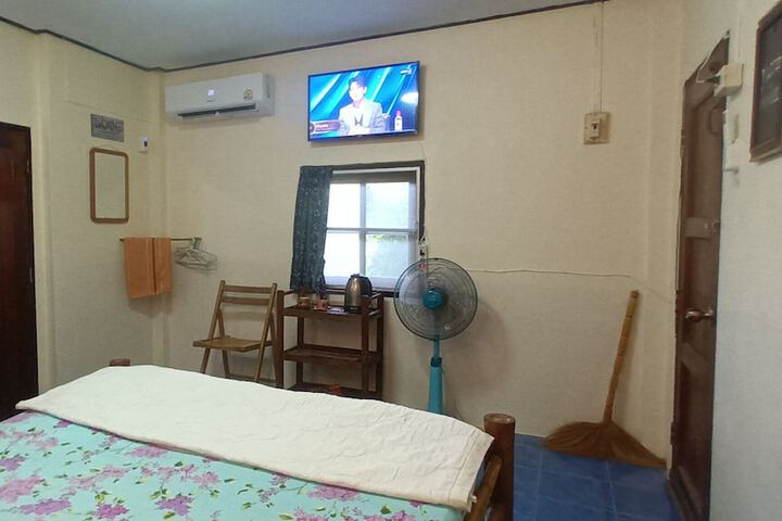 Room 25 of 104