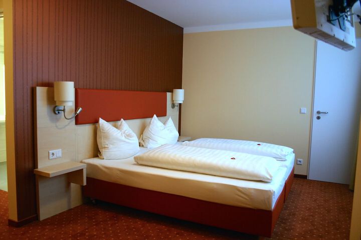 Room 7 of 40
