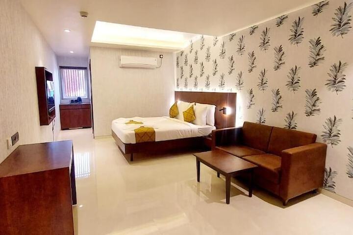 Room 3 of 28