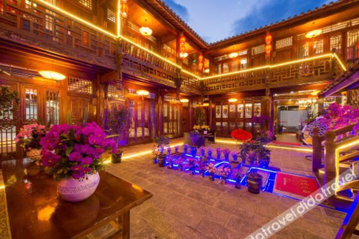 Another Side Clouds Inn Lijiang