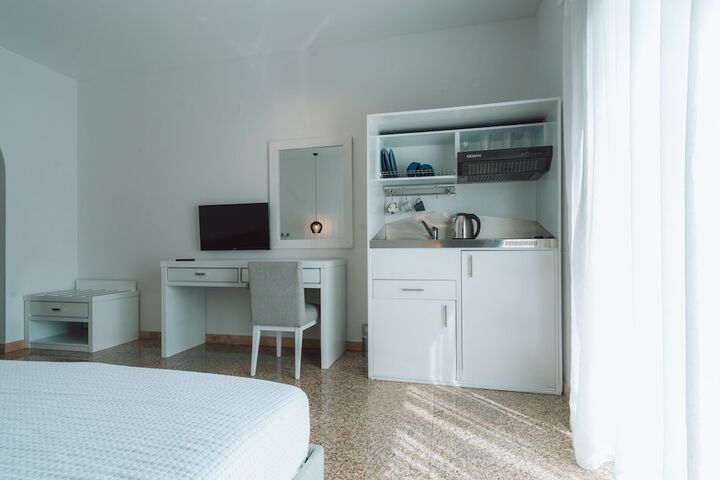 Room 20 of 102