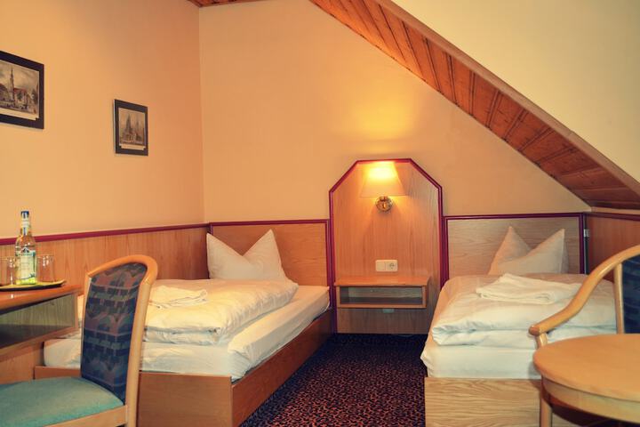 Room 17 of 77