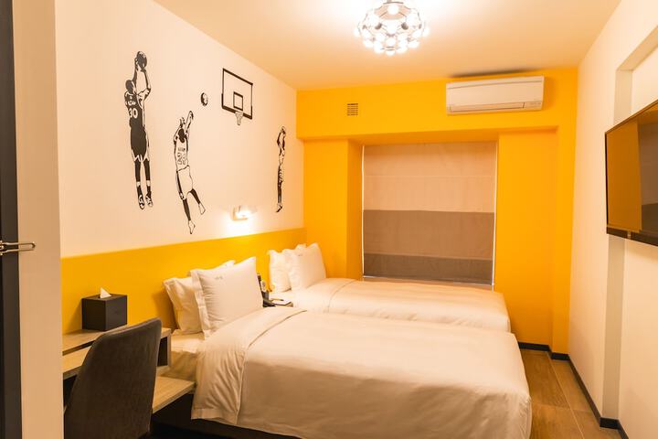 Room 11 of 24