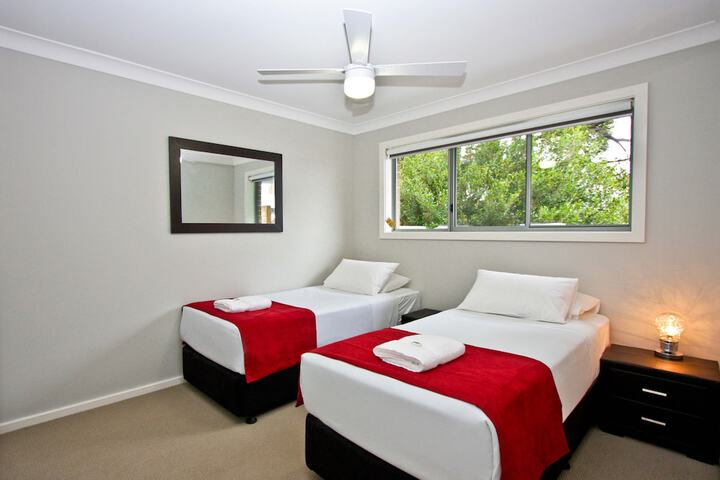 Room 2 of 32