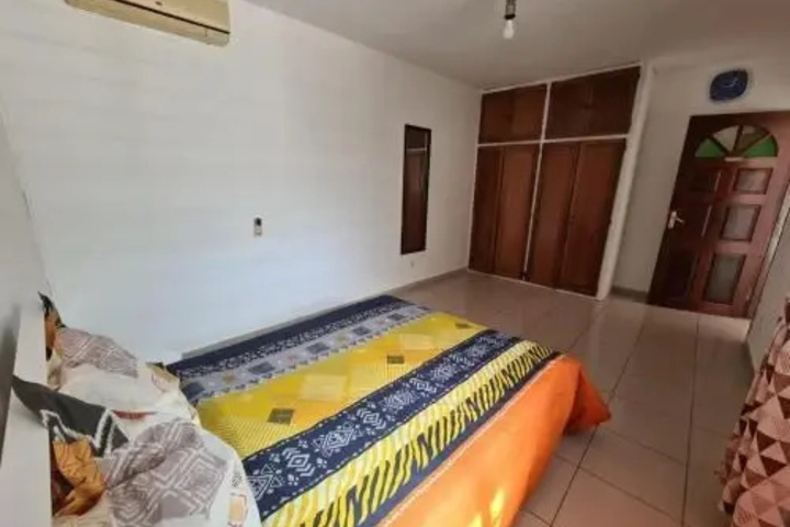 Room 4 of 10