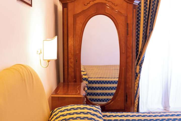 Room 50 of 141