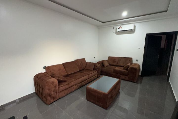 Room 8 of 9