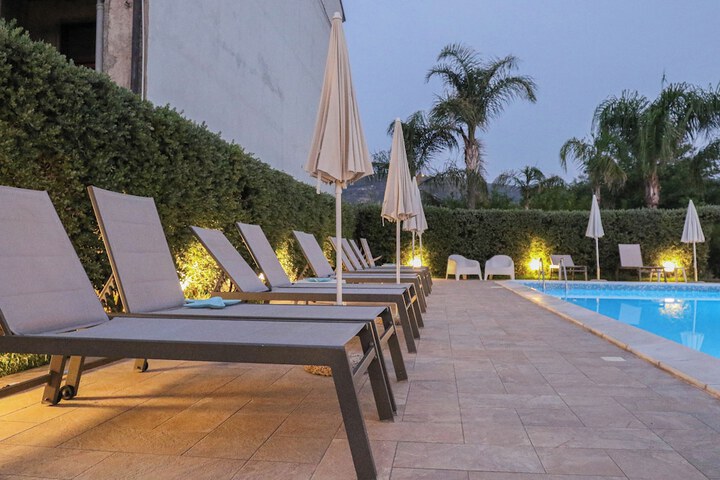 Pool Hotel