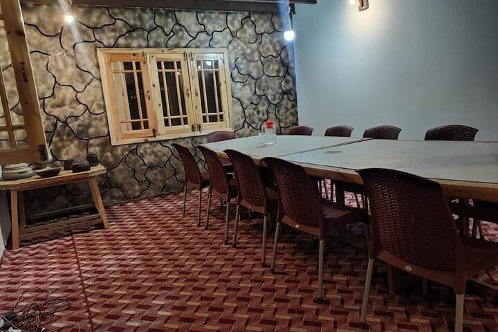 Dining 9 of 17