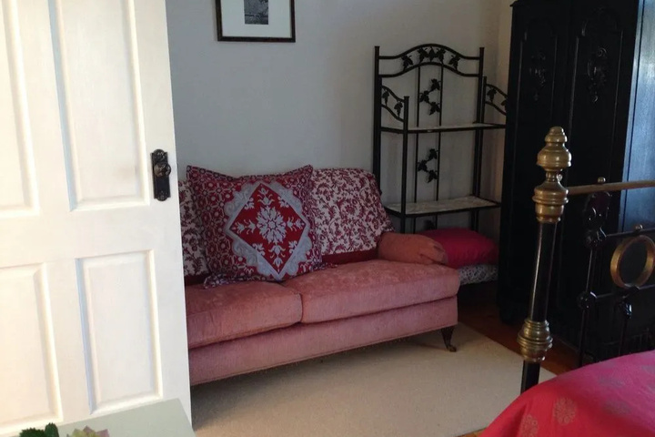 Room 4 of 12