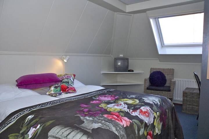 Room 3 of 36