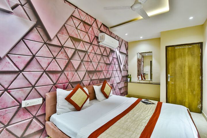 Room 14 of 24