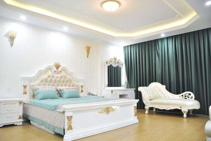 Room 10 of 25