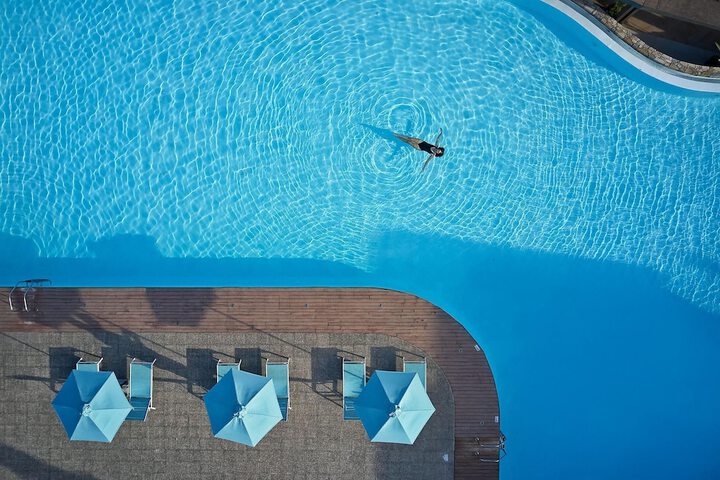 Pool 120 of 253