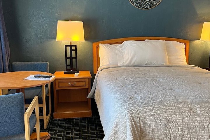 Room 7 of 13