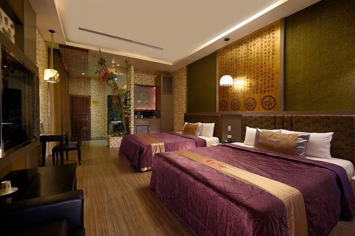 Room 8 of 31