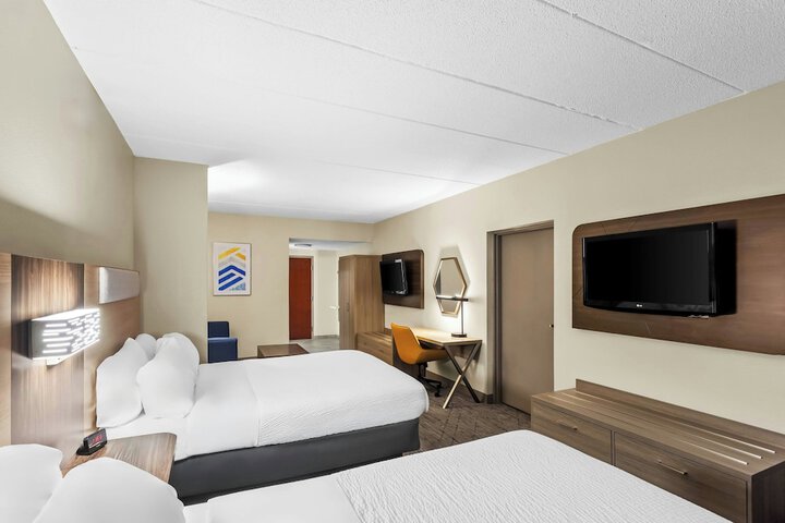 Room 33 of 67