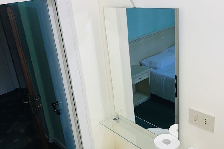 Room 26 of 38