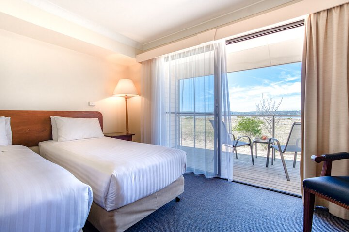 Room 10 of 90