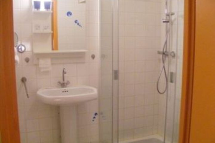 Room 3 of 22
