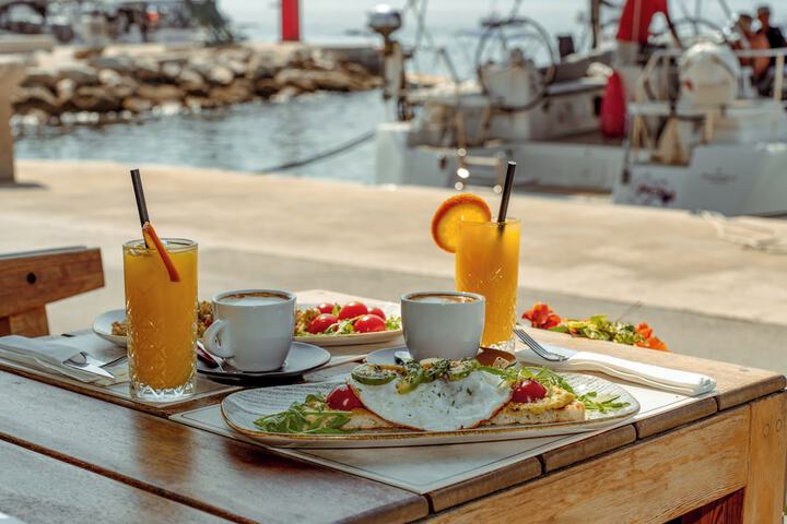 Breakfast/Coffee Service 32 of 42