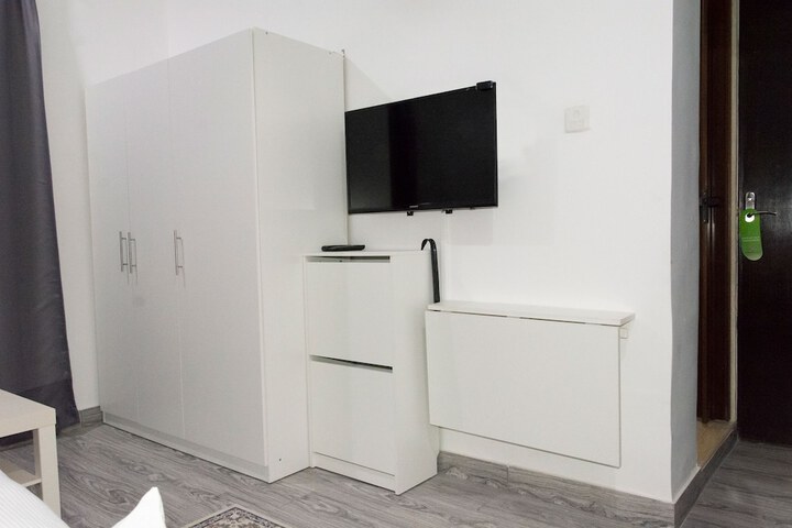 Room 10 of 33