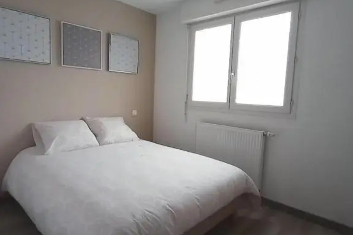 Room 2 of 9
