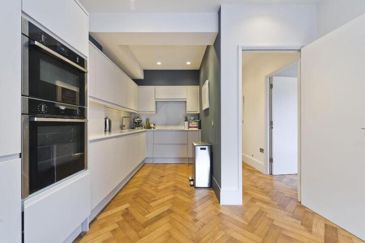 Photo of Stylish 2 bed flat Kings Cross