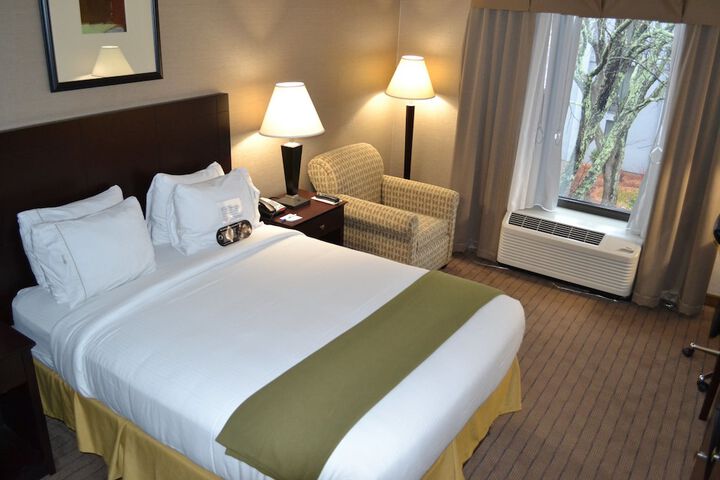 1 King Bed (17 of 18)