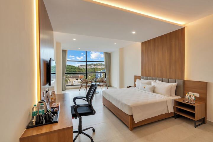 Room 8 of 18