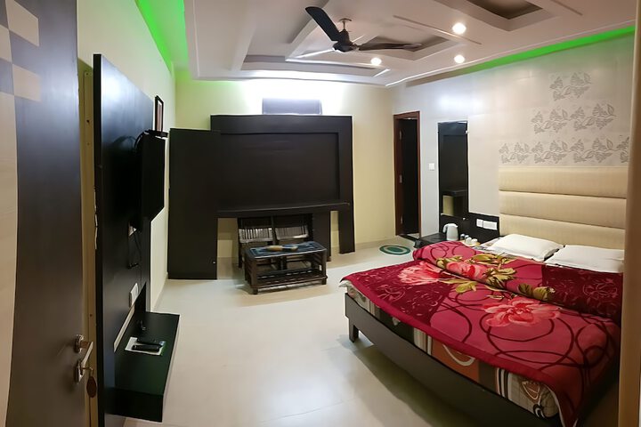 Room 9 of 82