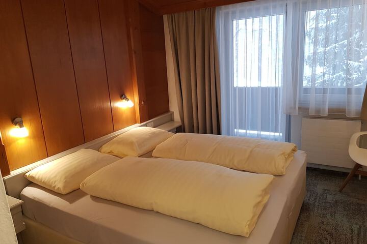Room 4 of 11