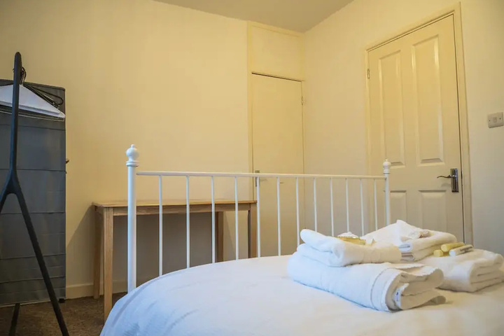 Room 2 of 16