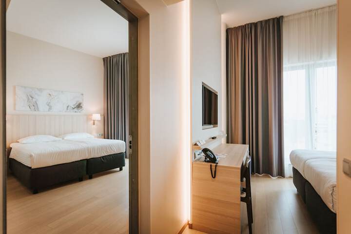 Room 33 of 108