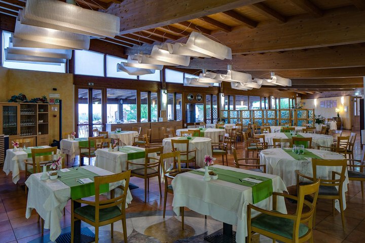 Dining 80 of 95