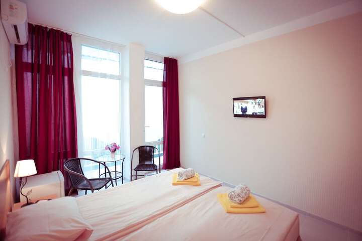 Room 3 of 49