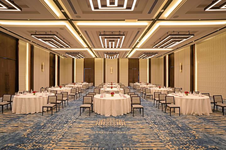 Ballroom/Hall 17 of 19