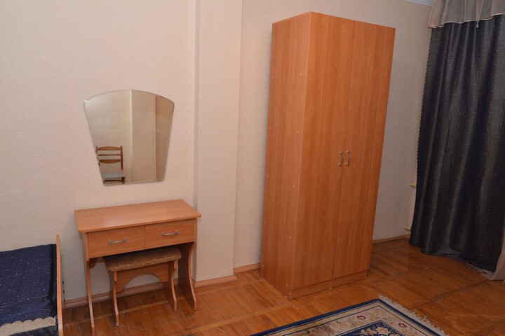 Room 14 of 100