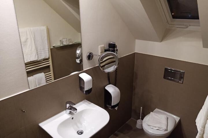 Room 14 of 32