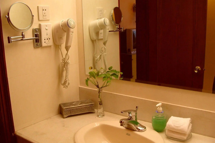 Room 8 of 27
