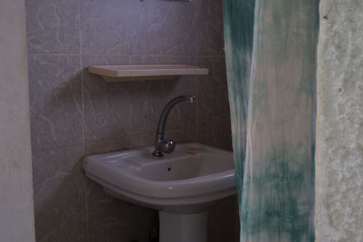 Room 13 of 42