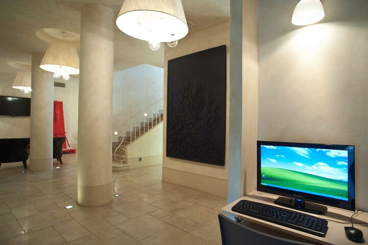 Check-in/check-out kiosk