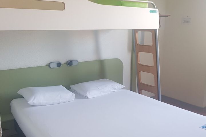 Room 2 of 31